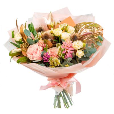 Красивый букет цветов «Розовый шепот»