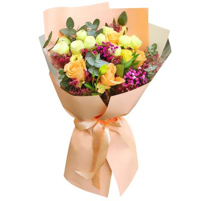 Букет из роз и гипсофилы «Нежный поцелуй»