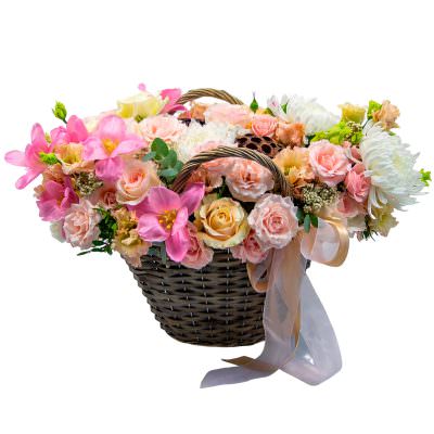 Красивая композиция живых цветов «Весенняя гармония»