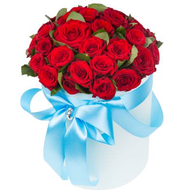 Шляпная коробка с красными розами «Летний вальс»